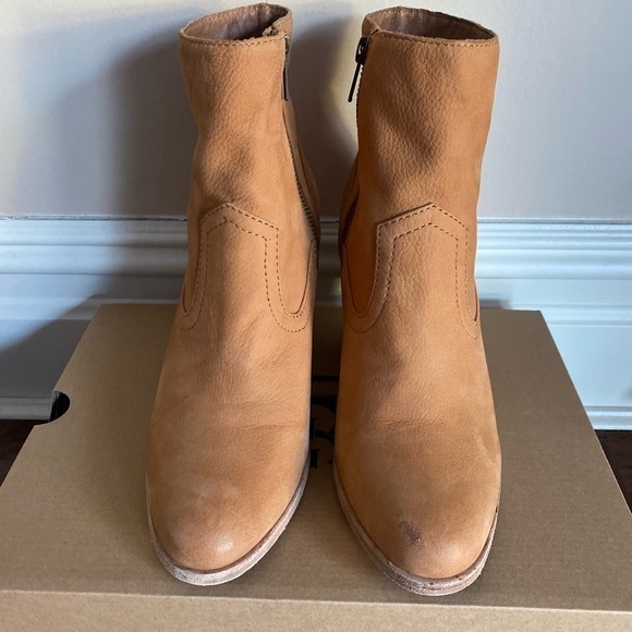 Frye Essa Leather Bootie in Sand Size 8M - Picture 3 of 9